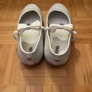 Micheal Kors Youth and Young Girls White Glitter Ballet Flats (Size 3)